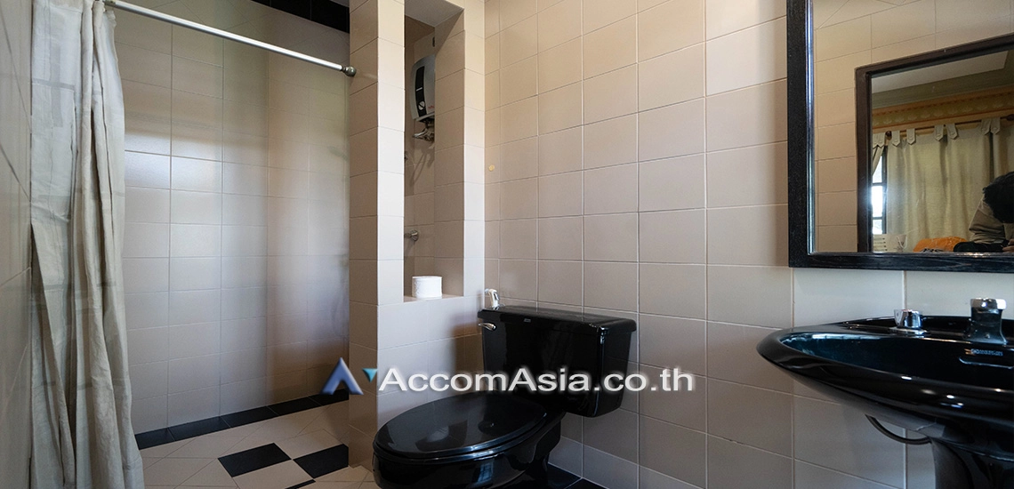 25  3 br House For Rent in Sukhumvit ,Bangkok BTS Ekkamai AA31010