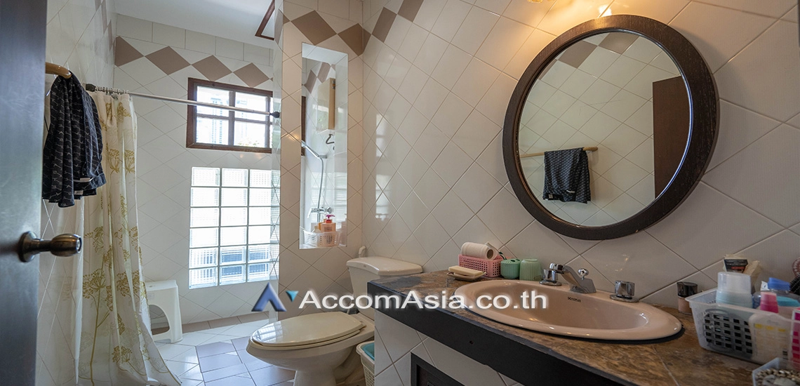 26  3 br House For Rent in Sukhumvit ,Bangkok BTS Ekkamai AA31010