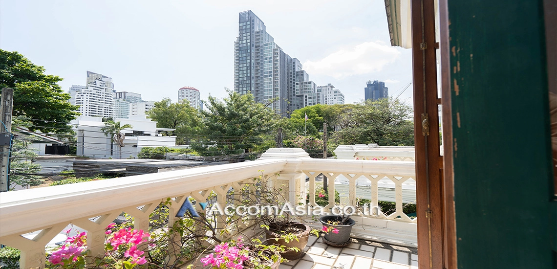 27  3 br House For Rent in Sukhumvit ,Bangkok BTS Ekkamai AA31010