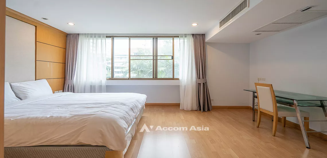  2 Bedrooms  Apartment For Rent in Ploenchit, Bangkok  near BTS Ratchadamri (AA31014)