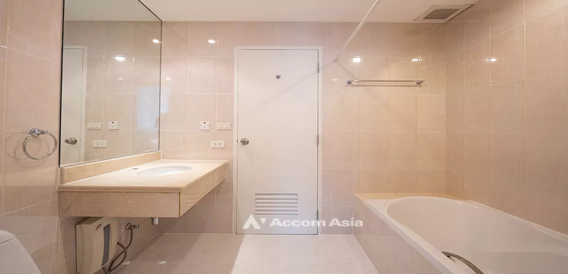6  2 br Apartment For Rent in Ploenchit ,Bangkok BTS Ratchadamri at Step to Lumpini Park AA31014
