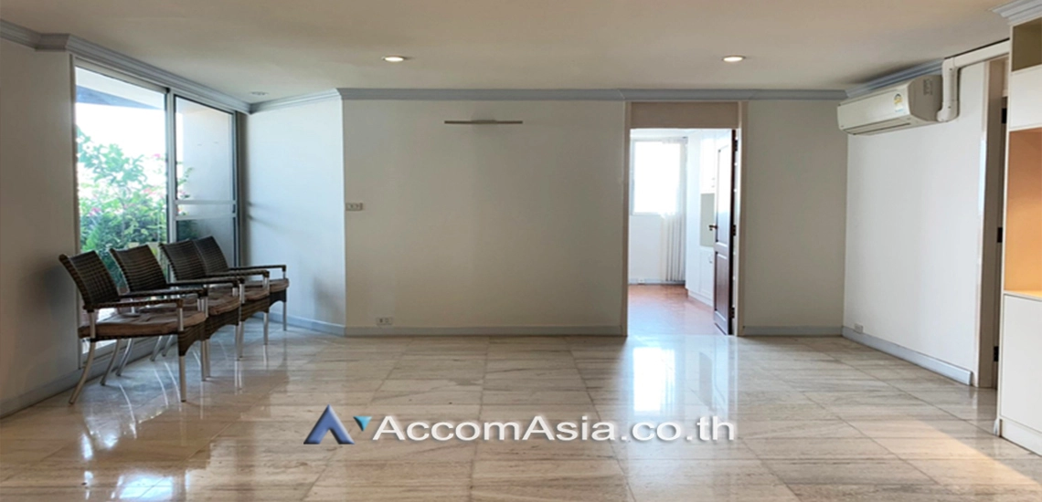 unit 4 Bedrooms  Condominium For Rent in Sukhumvit, Bangkok  near BTS Ekkamai (AA31030)