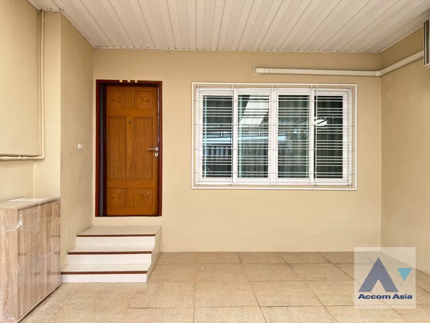 25  4 br Townhouse for rent and sale in Sukhumvit ,Bangkok BTS Phra khanong AA31038