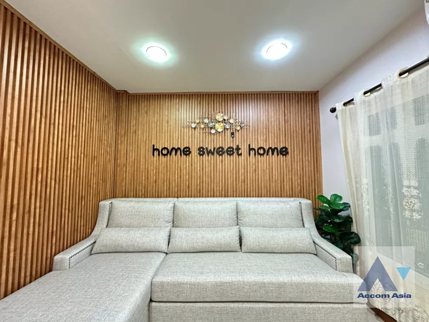 unit 4 Bedrooms  Townhouse For Rent & Sale in Sukhumvit, Bangkok  near BTS Phra khanong (AA31038)