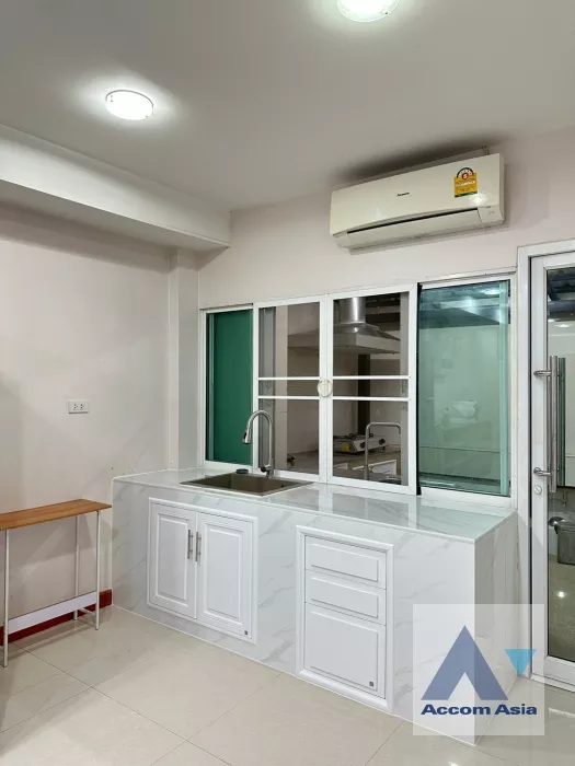 20  4 br Townhouse for rent and sale in Sukhumvit ,Bangkok BTS Phra khanong AA31038