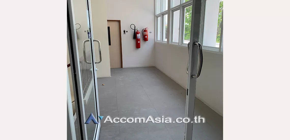 4  Retail / Showroom For Rent in Sukhumvit ,Bangkok BTS Phrom Phong at Trail and tail AA31042