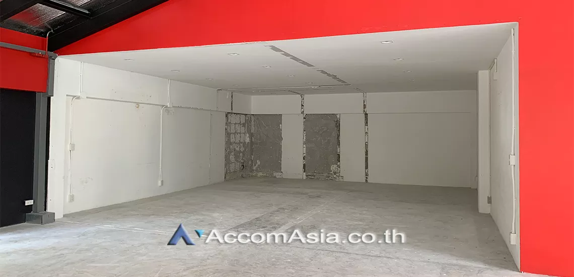 unitPet friendly |  Retail / showroom For Rent in Sukhumvit, Bangkok  near BTS Phrom Phong (AA31042)