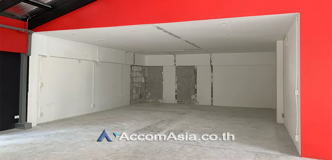  1  Retail / Showroom For Rent in Sukhumvit ,Bangkok BTS Phrom Phong at Trail and tail AA31042