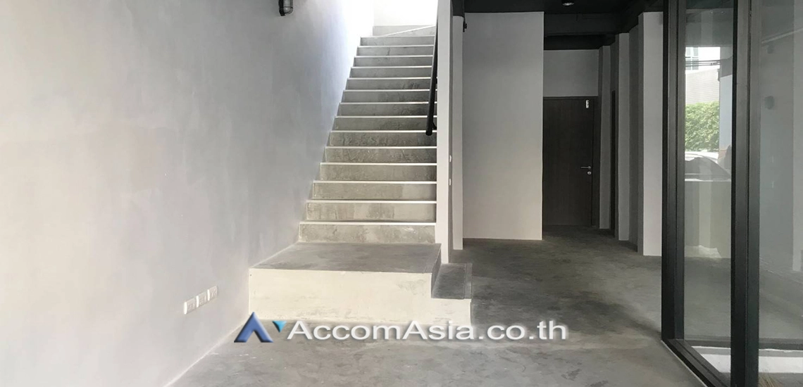 10  4 br Townhouse for rent and sale in Pattanakarn ,Bangkok BTS On Nut at The Pride Sukhumvit 77 AA31043