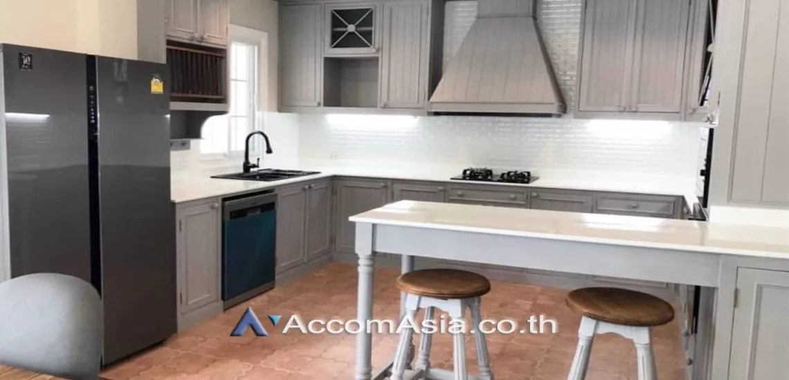 unit 4 Bedrooms  House For Rent in Bang Na, Bangkok  (AA31050)