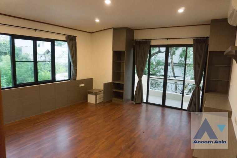9  5 br House for rent and sale in Pattanakarn ,Bangkok BTS On Nut at Panya Pattanakarn Village AA31053