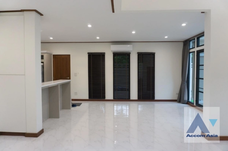 6  5 br House for rent and sale in Pattanakarn ,Bangkok BTS On Nut at Panya Pattanakarn Village AA31053