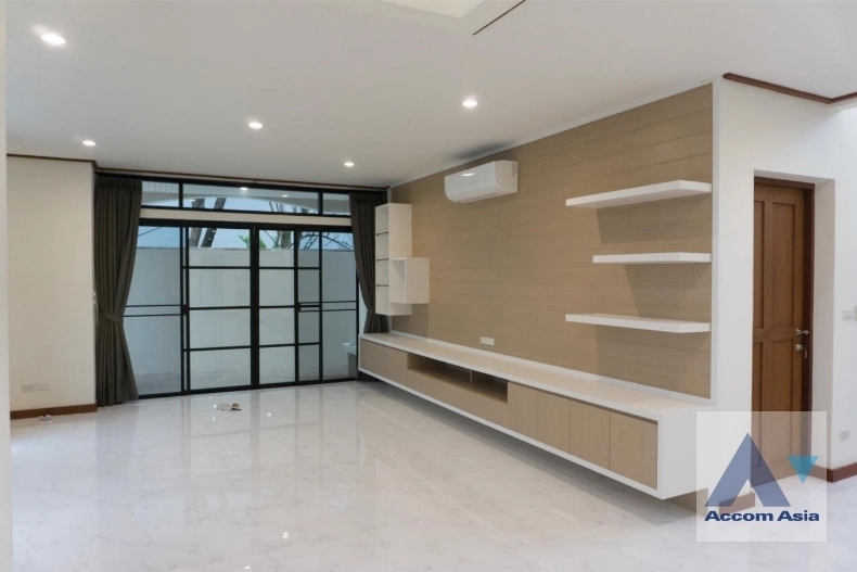  1  5 br House for rent and sale in Pattanakarn ,Bangkok BTS On Nut at Panya Pattanakarn Village AA31053