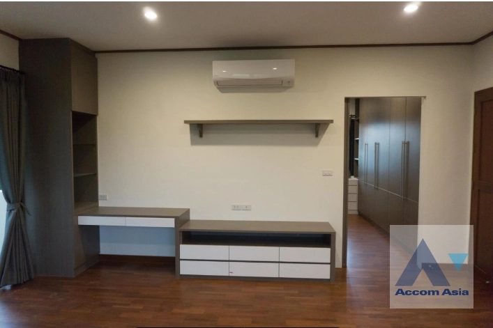 10  5 br House for rent and sale in Pattanakarn ,Bangkok BTS On Nut at Panya Pattanakarn Village AA31053