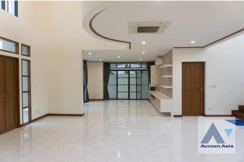 5  5 br House for rent and sale in Pattanakarn ,Bangkok BTS On Nut at Panya Pattanakarn Village AA31053