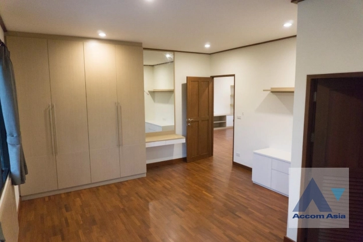 15  5 br House for rent and sale in Pattanakarn ,Bangkok BTS On Nut at Panya Pattanakarn Village AA31053