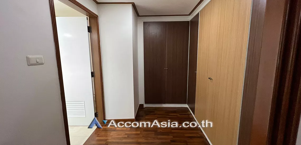 15  3 br Apartment For Rent in Ploenchit ,Bangkok BTS Ratchadamri at High rise and Peaceful AA31057