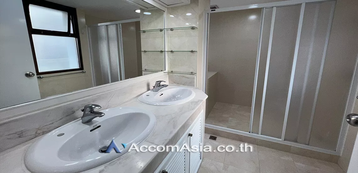 18  3 br Apartment For Rent in Ploenchit ,Bangkok BTS Ratchadamri at High rise and Peaceful AA31057