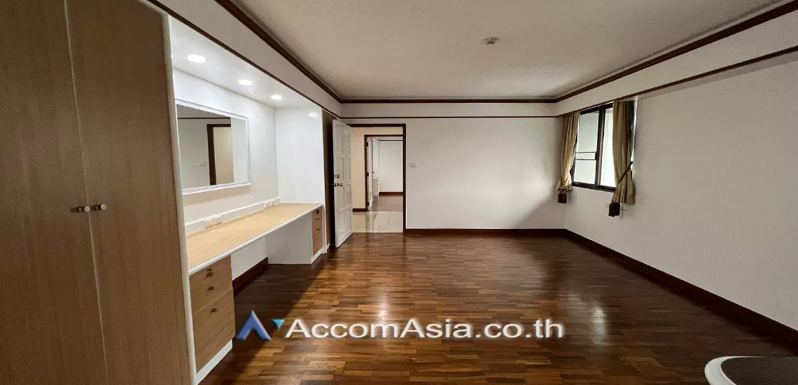13  3 br Apartment For Rent in Ploenchit ,Bangkok BTS Ratchadamri at High rise and Peaceful AA31057