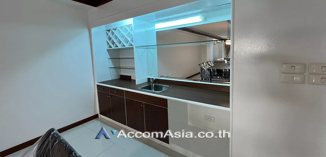 16  3 br Apartment For Rent in Ploenchit ,Bangkok BTS Ratchadamri at High rise and Peaceful AA31057