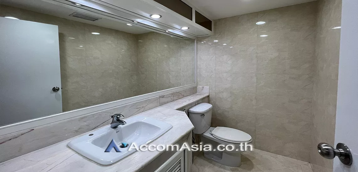 17  3 br Apartment For Rent in Ploenchit ,Bangkok BTS Ratchadamri at High rise and Peaceful AA31057