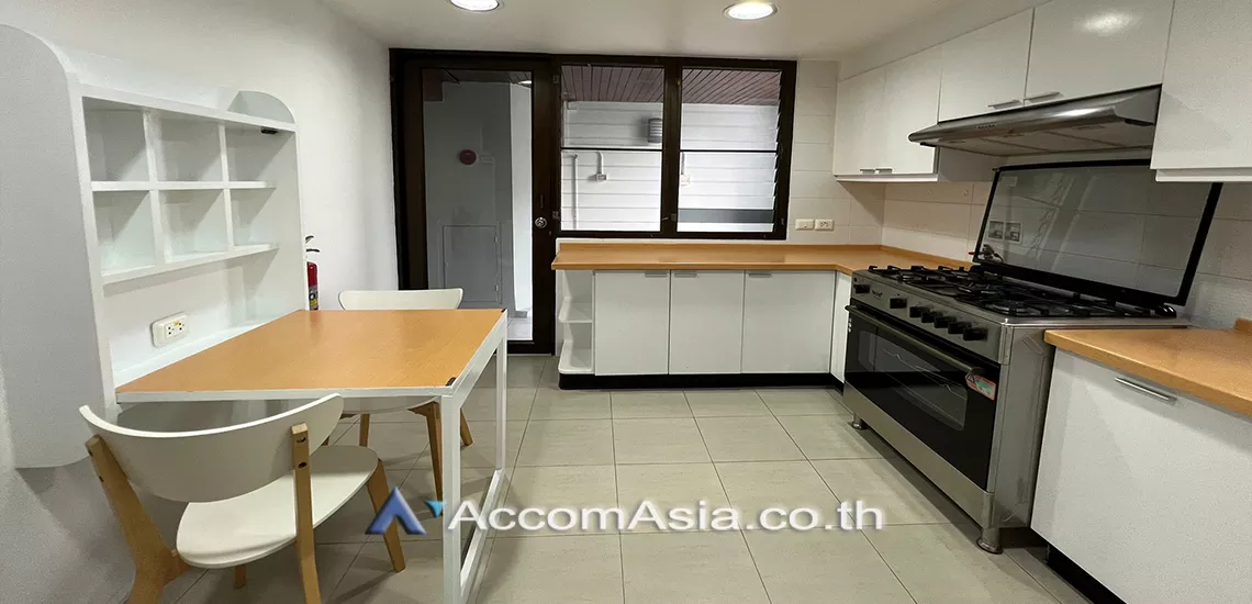 7  3 br Apartment For Rent in Ploenchit ,Bangkok BTS Ratchadamri at High rise and Peaceful AA31057