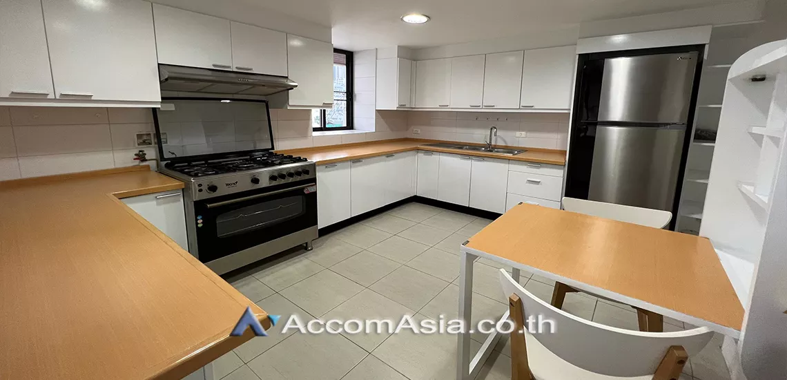 8  3 br Apartment For Rent in Ploenchit ,Bangkok BTS Ratchadamri at High rise and Peaceful AA31057