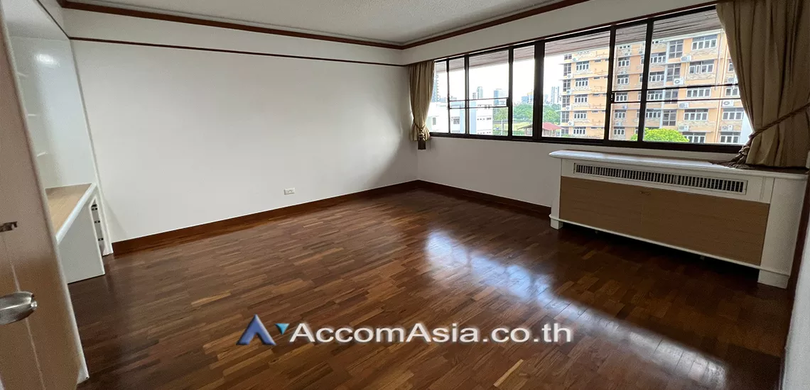11  3 br Apartment For Rent in Ploenchit ,Bangkok BTS Ratchadamri at High rise and Peaceful AA31057