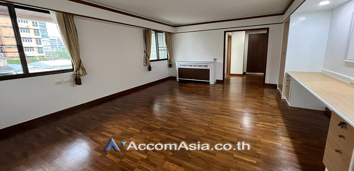 9  3 br Apartment For Rent in Ploenchit ,Bangkok BTS Ratchadamri at High rise and Peaceful AA31057
