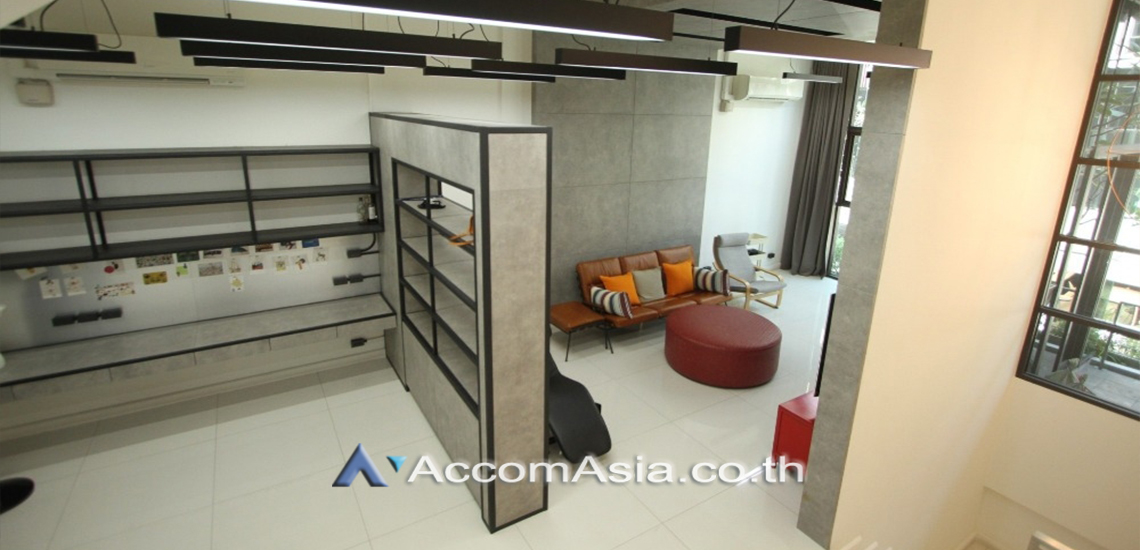  3 Bedrooms Townhouse For Rent & Sale in sukhumvit ,Bangkok BTS Ekkamai at The Park lane 22 AA31058