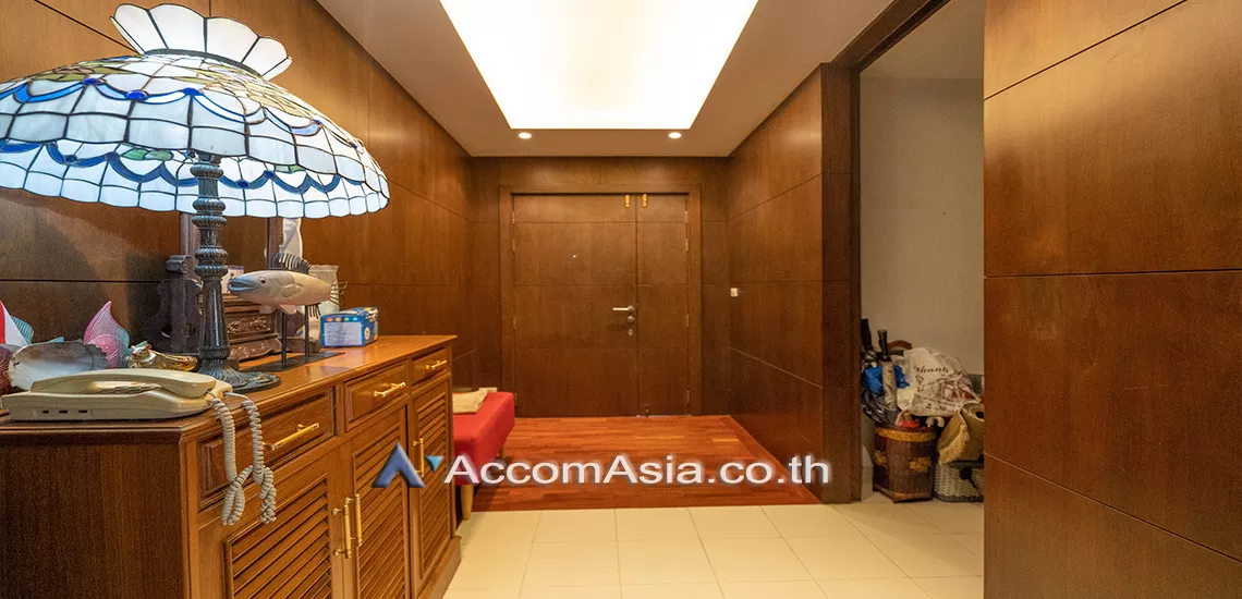  1  4 br Condominium For Sale in Pattanakarn ,Bangkok BTS On Nut at Royal Castle Pattanakarn AA31062