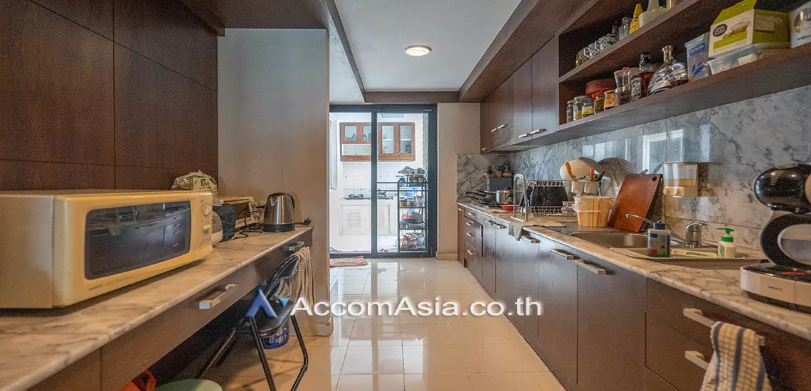6  4 br Condominium For Sale in Pattanakarn ,Bangkok BTS On Nut at Royal Castle Pattanakarn AA31062