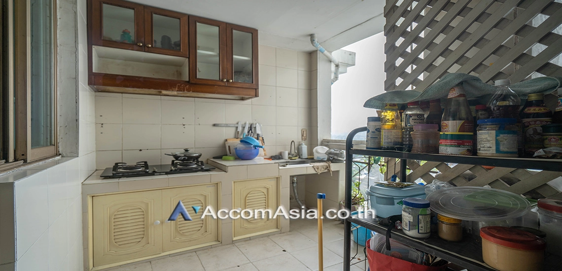 8  4 br Condominium For Sale in Pattanakarn ,Bangkok BTS On Nut at Royal Castle Pattanakarn AA31062