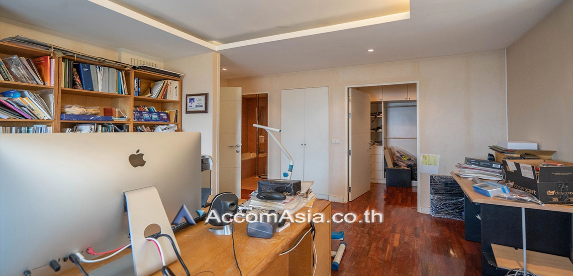 12  4 br Condominium For Sale in Pattanakarn ,Bangkok BTS On Nut at Royal Castle Pattanakarn AA31062