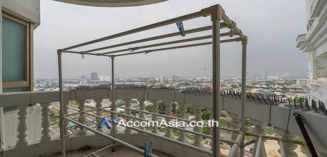 16  4 br Condominium For Sale in Pattanakarn ,Bangkok BTS On Nut at Royal Castle Pattanakarn AA31062