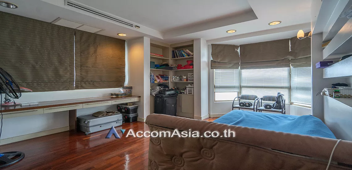 17  4 br Condominium For Sale in Pattanakarn ,Bangkok BTS On Nut at Royal Castle Pattanakarn AA31062