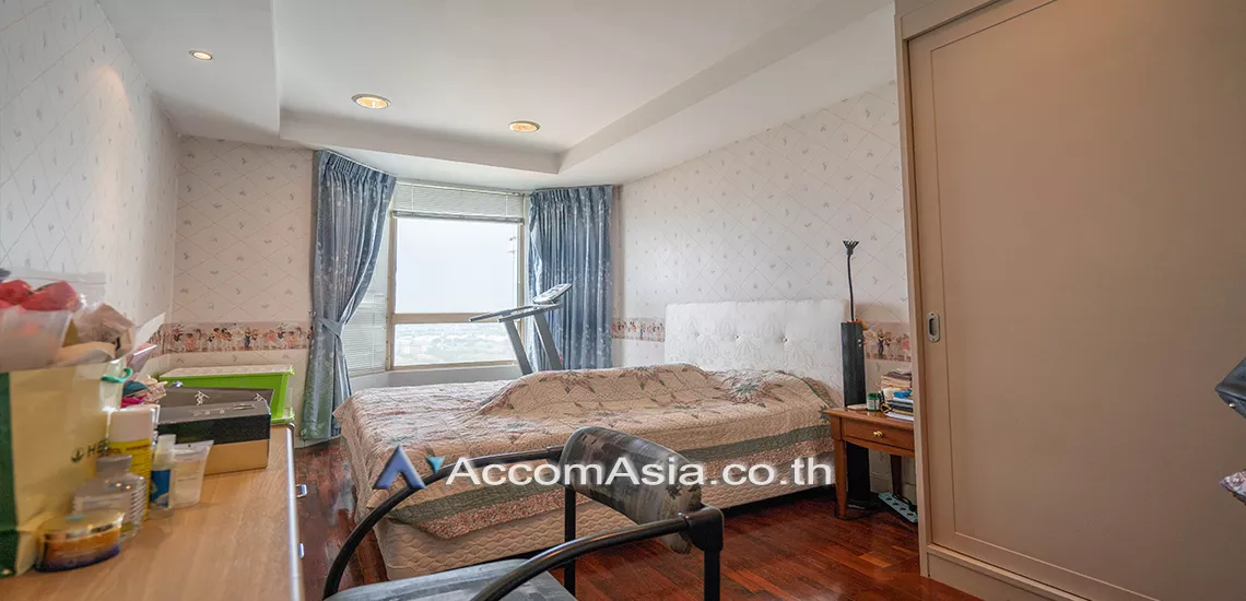 18  4 br Condominium For Sale in Pattanakarn ,Bangkok BTS On Nut at Royal Castle Pattanakarn AA31062