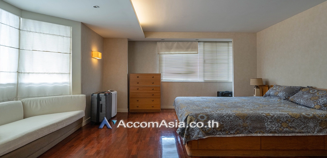 19  4 br Condominium For Sale in Pattanakarn ,Bangkok BTS On Nut at Royal Castle Pattanakarn AA31062