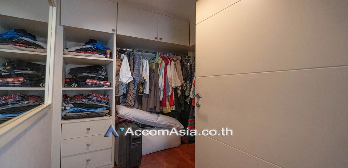 20  4 br Condominium For Sale in Pattanakarn ,Bangkok BTS On Nut at Royal Castle Pattanakarn AA31062