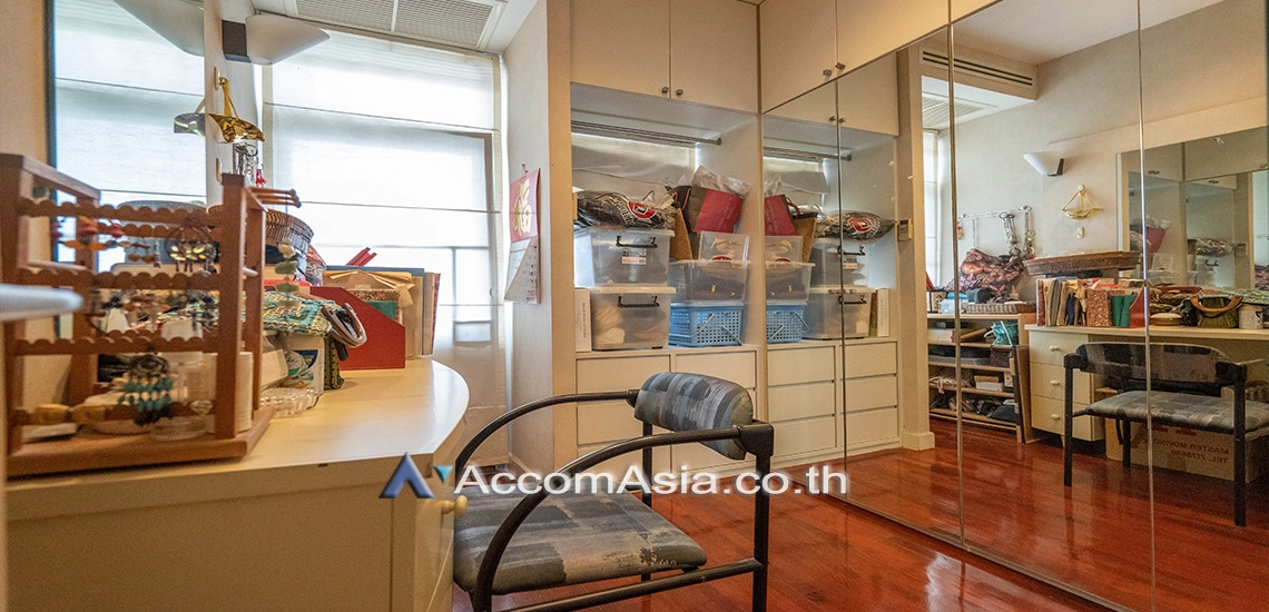 21  4 br Condominium For Sale in Pattanakarn ,Bangkok BTS On Nut at Royal Castle Pattanakarn AA31062
