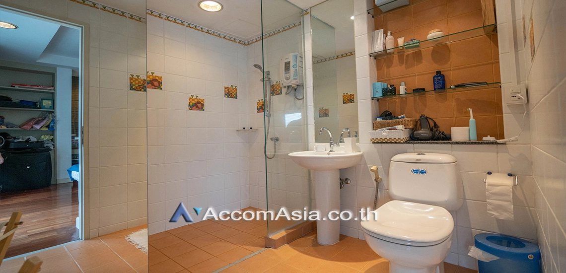 23  4 br Condominium For Sale in Pattanakarn ,Bangkok BTS On Nut at Royal Castle Pattanakarn AA31062