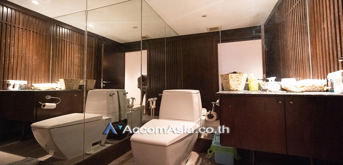 24  4 br Condominium For Sale in Pattanakarn ,Bangkok BTS On Nut at Royal Castle Pattanakarn AA31062