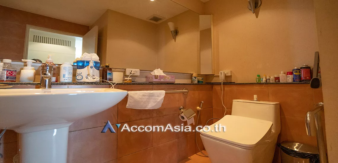 25  4 br Condominium For Sale in Pattanakarn ,Bangkok BTS On Nut at Royal Castle Pattanakarn AA31062