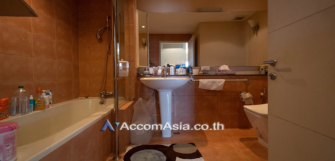 26  4 br Condominium For Sale in Pattanakarn ,Bangkok BTS On Nut at Royal Castle Pattanakarn AA31062