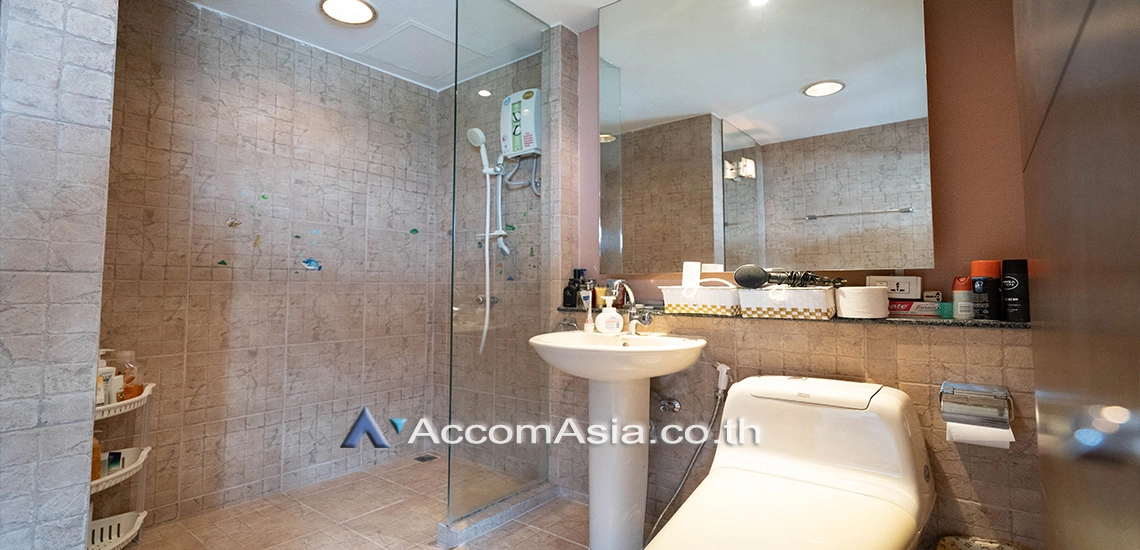 27  4 br Condominium For Sale in Pattanakarn ,Bangkok BTS On Nut at Royal Castle Pattanakarn AA31062