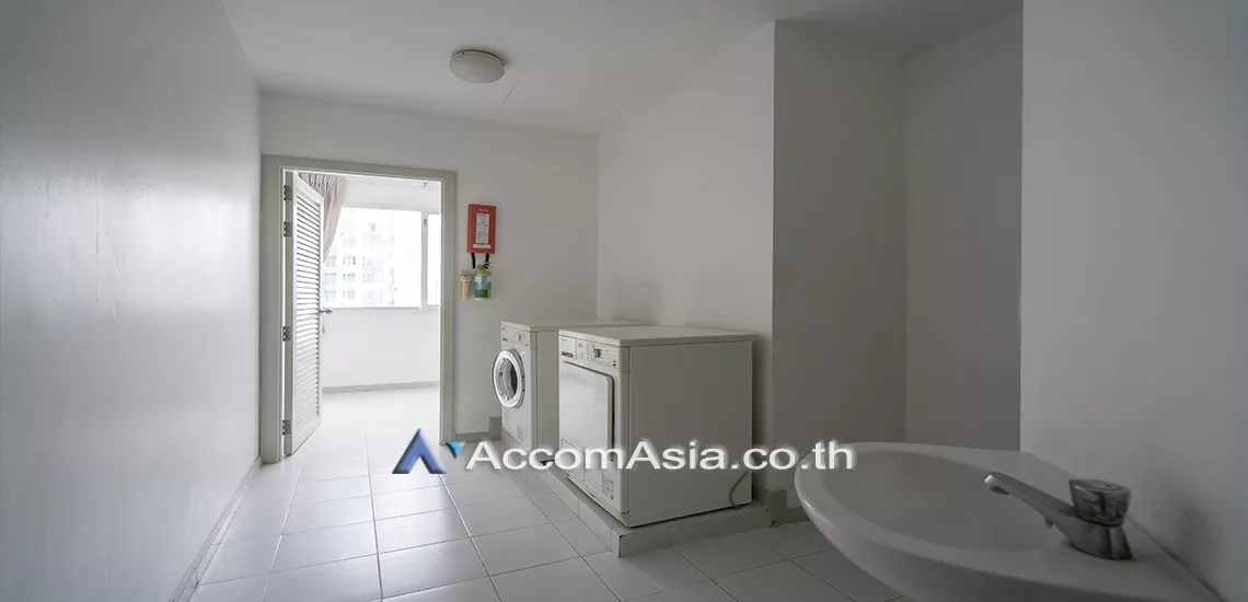 12  3 br Apartment For Rent in Sukhumvit ,Bangkok BTS Thong Lo at Fully Furnished Suites AA31090