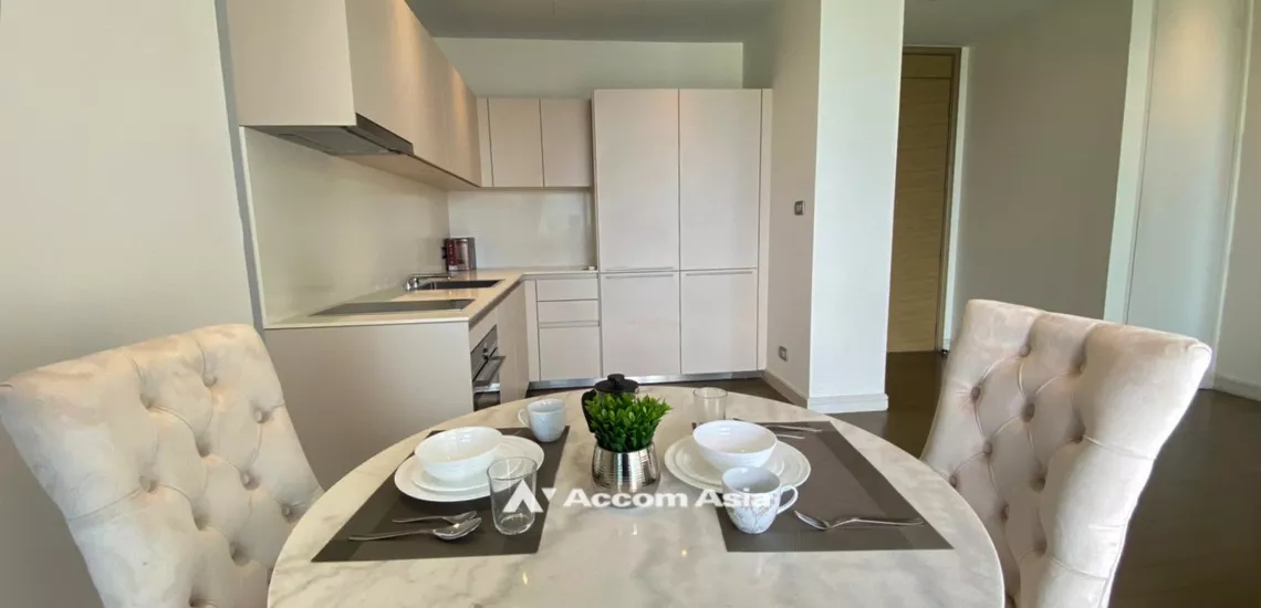 unit 1 Bedroom  Condominium For Rent in Ploenchit, Bangkok  near BTS Ratchadamri (AA31092)