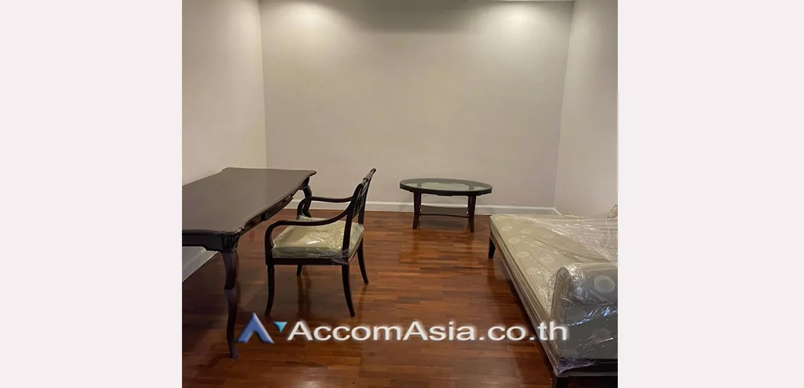  3 Bedrooms  Apartment For Rent in Sukhumvit, Bangkok  near BTS Thong Lo (AA31106)