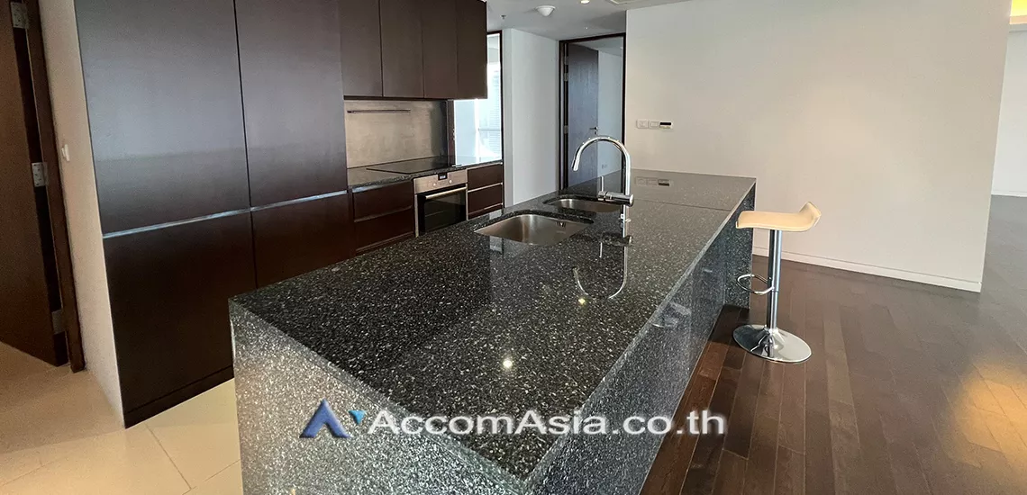 4  2 br Condominium For Rent in Ploenchit ,Bangkok BTS Ratchadamri at Hansar Residence AA31113