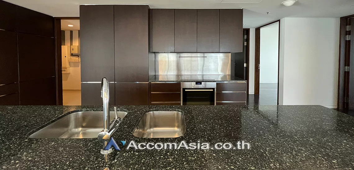 5  2 br Condominium For Rent in Ploenchit ,Bangkok BTS Ratchadamri at Hansar Residence AA31113
